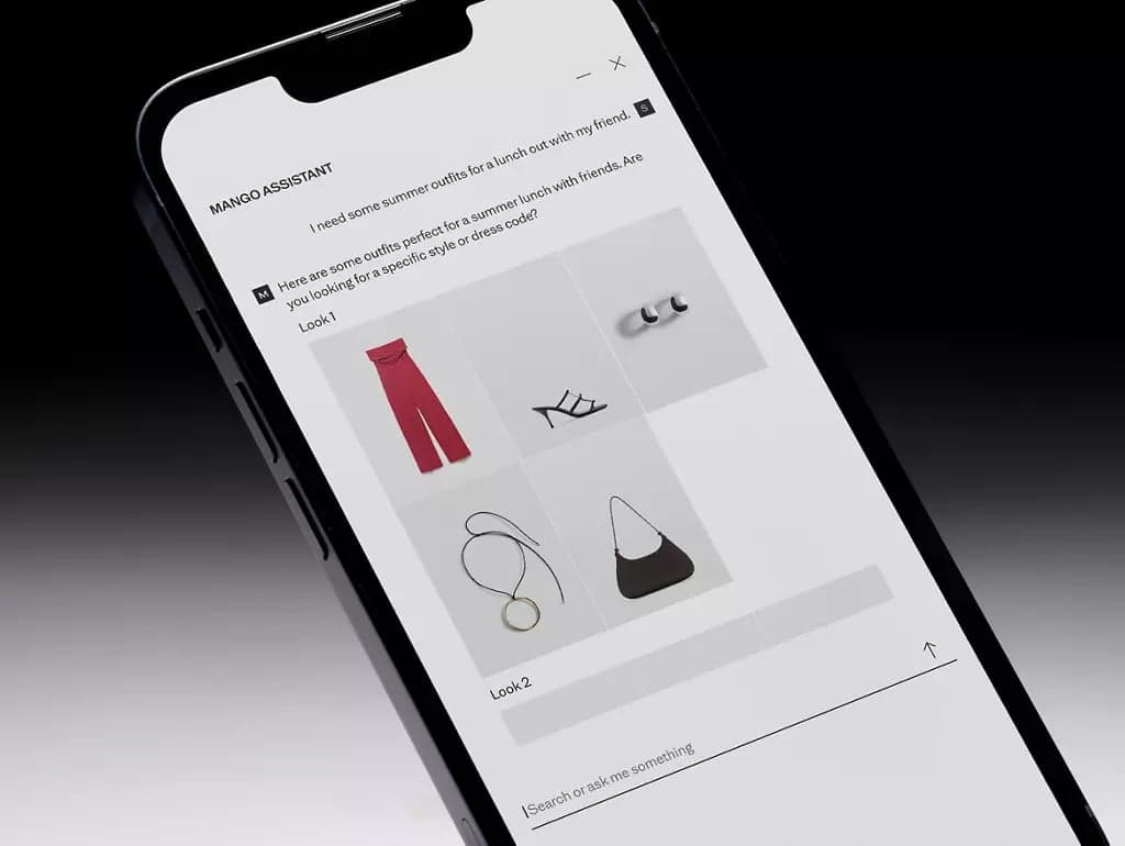 A phone showing Mango Assistant suggesting summer lunch outfits as product looks
